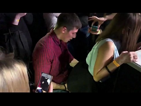 ❤️ ロシアのナイトクラブでリアルセックス。18歳のロシア人少女がナイトクラブで肛門と膣を犯される ❤️❌ ハードポルノ ❌️❤